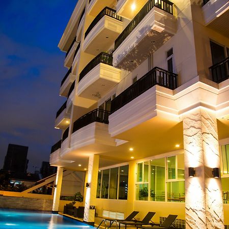Patio Luxury Suites Bangkok Extérieur photo