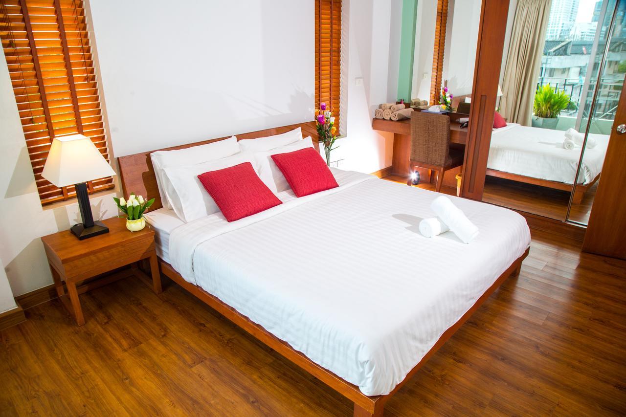 Patio Luxury Suites Bangkok Extérieur photo