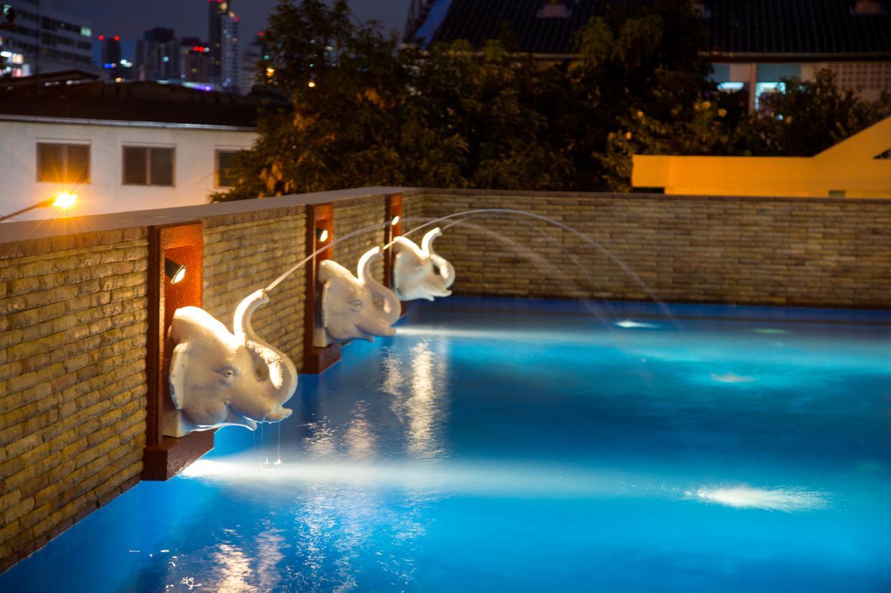 Patio Luxury Suites Bangkok Extérieur photo