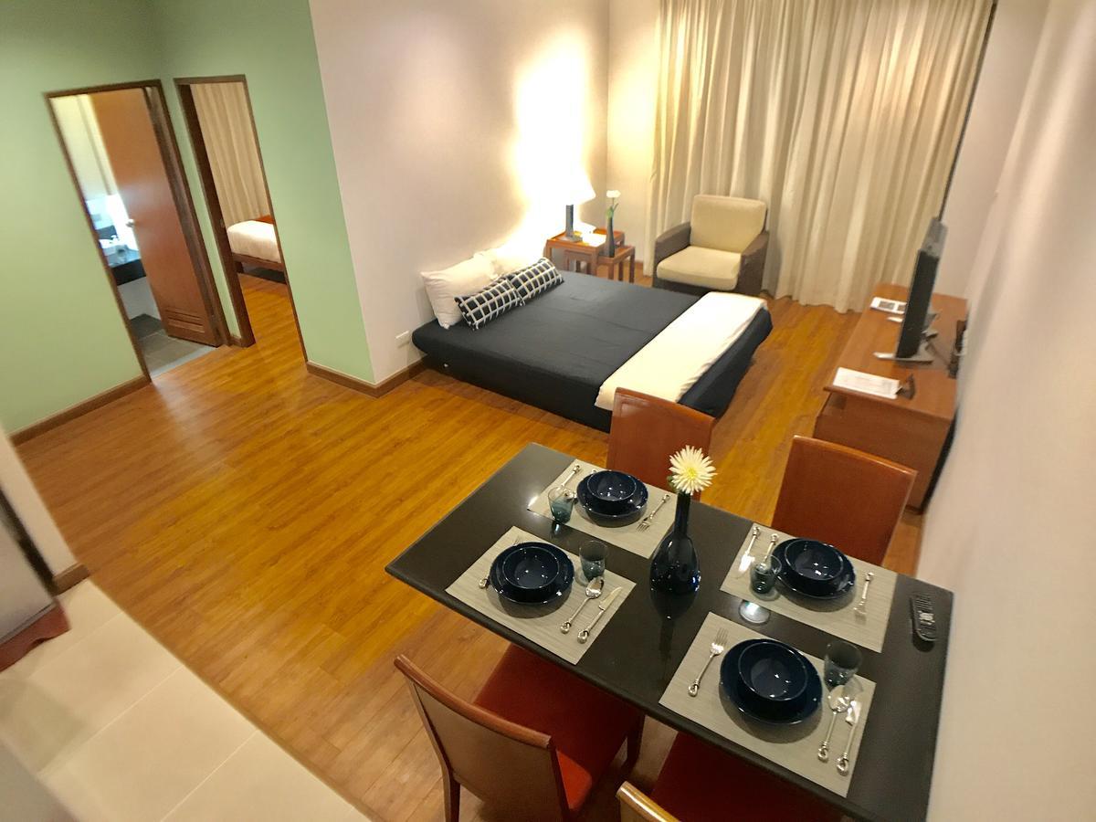 Patio Luxury Suites Bangkok Extérieur photo