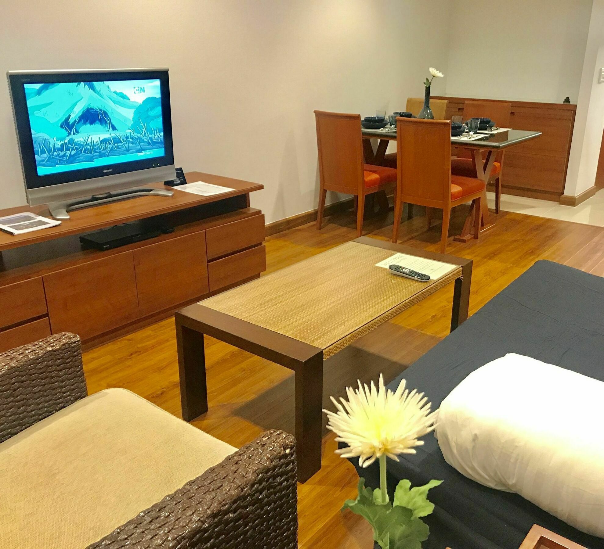 Patio Luxury Suites Bangkok Extérieur photo
