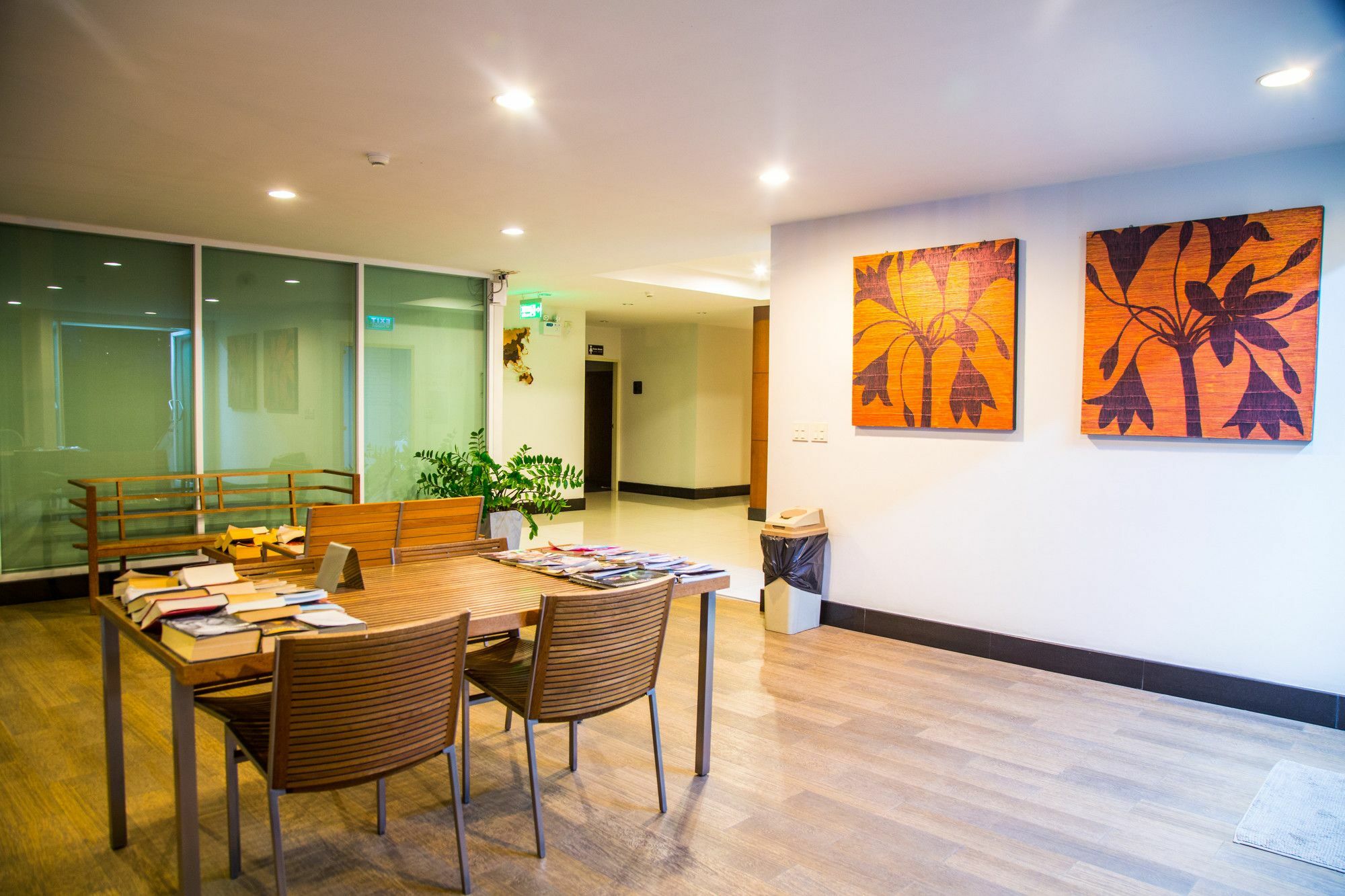 Patio Luxury Suites Bangkok Extérieur photo