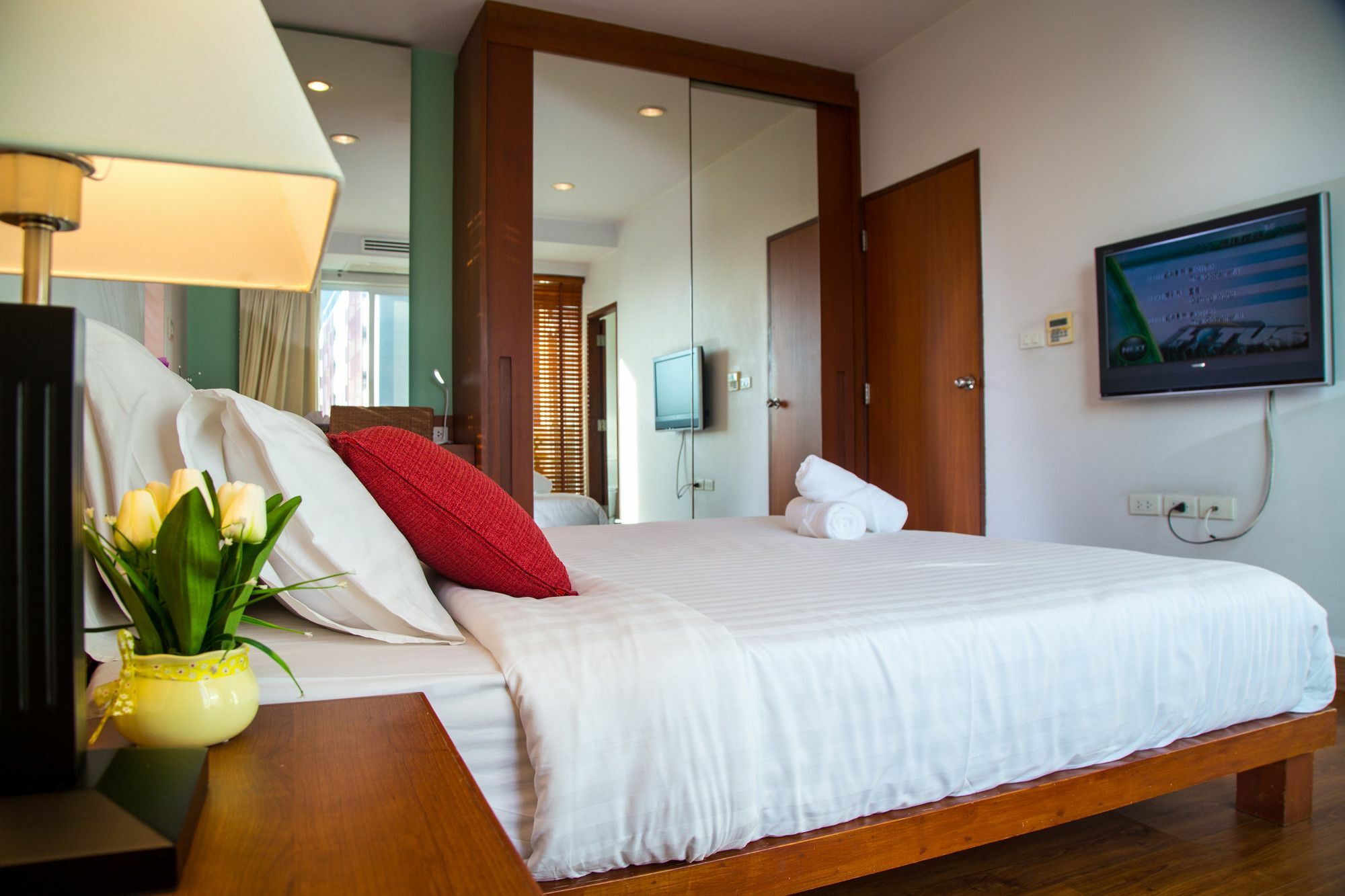 Patio Luxury Suites Bangkok Extérieur photo