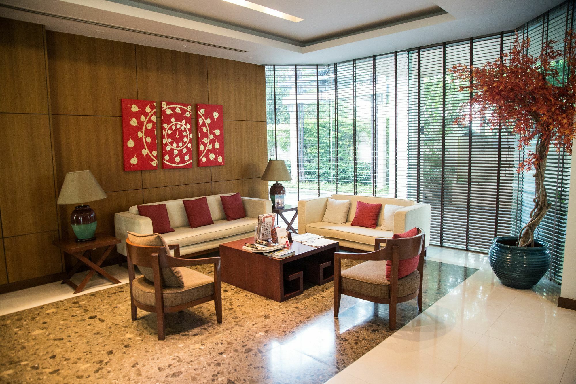 Patio Luxury Suites Bangkok Extérieur photo
