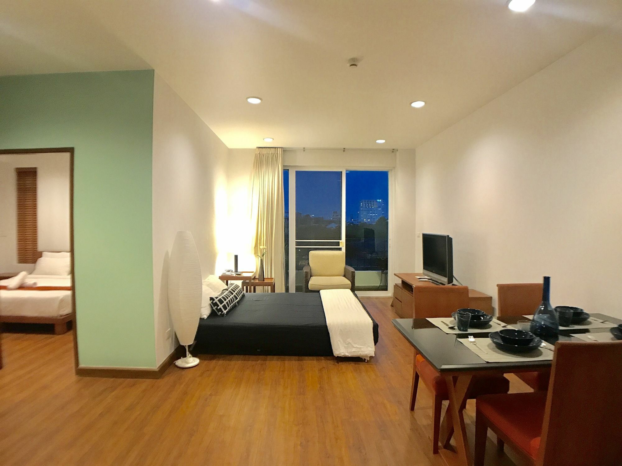 Patio Luxury Suites Bangkok Extérieur photo