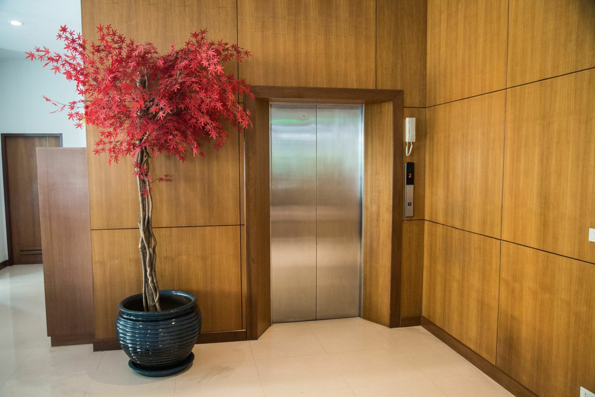 Patio Luxury Suites Bangkok Extérieur photo