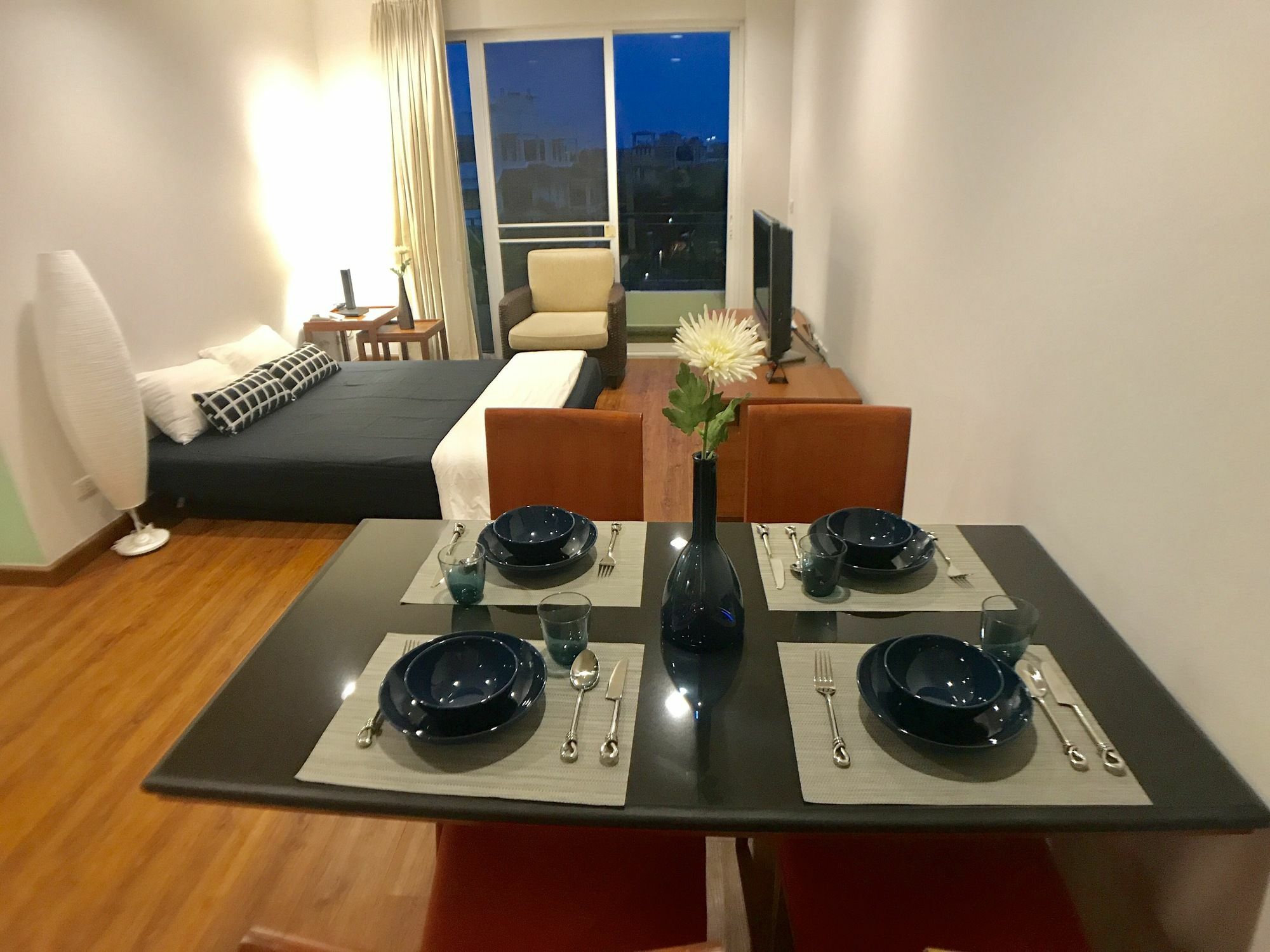 Patio Luxury Suites Bangkok Extérieur photo