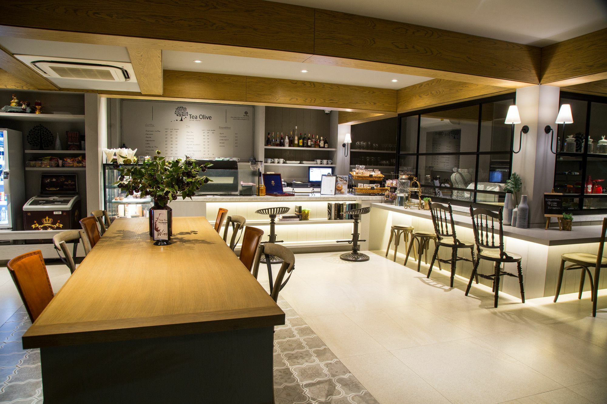 Patio Luxury Suites Bangkok Extérieur photo