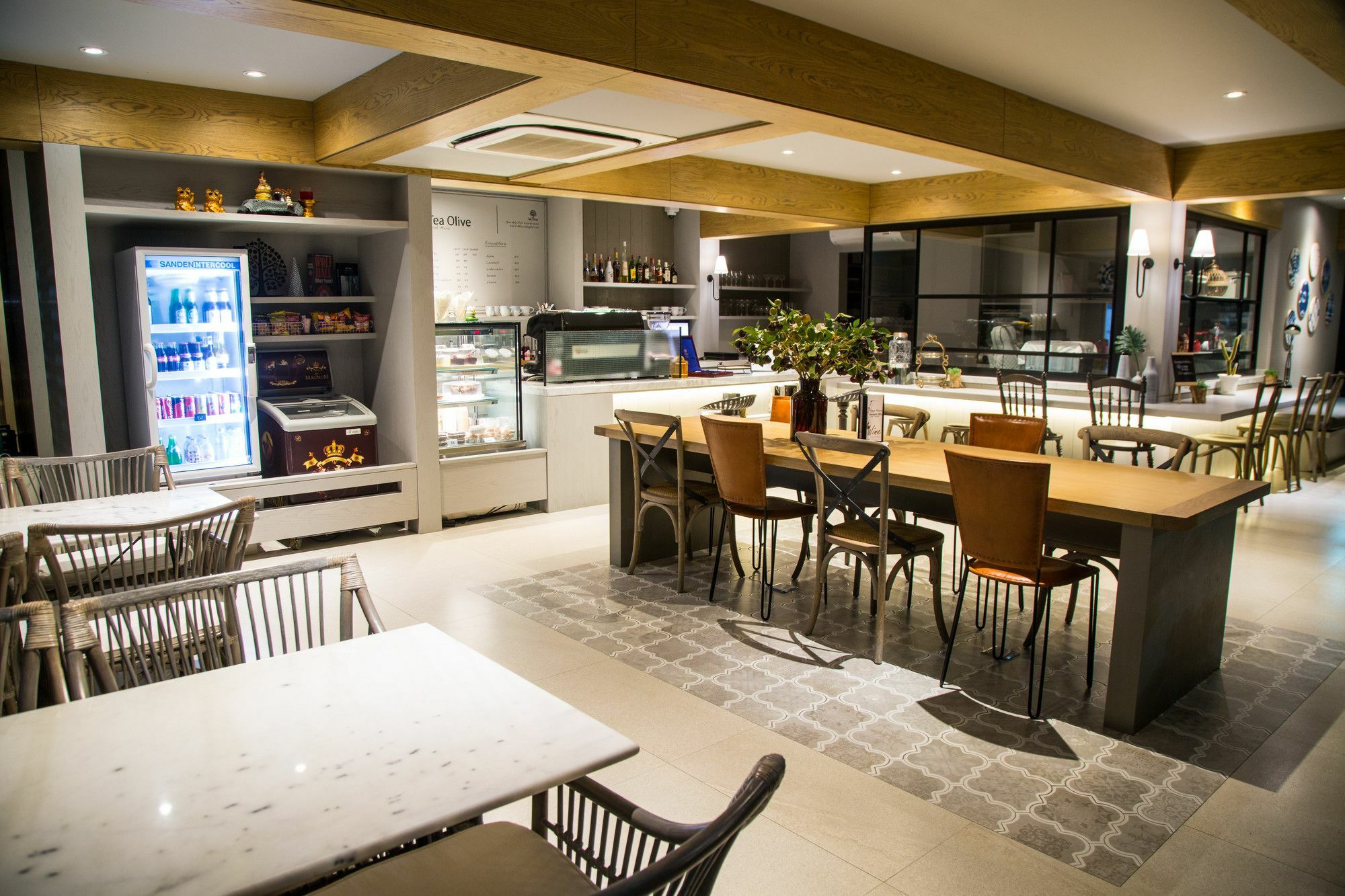 Patio Luxury Suites Bangkok Extérieur photo