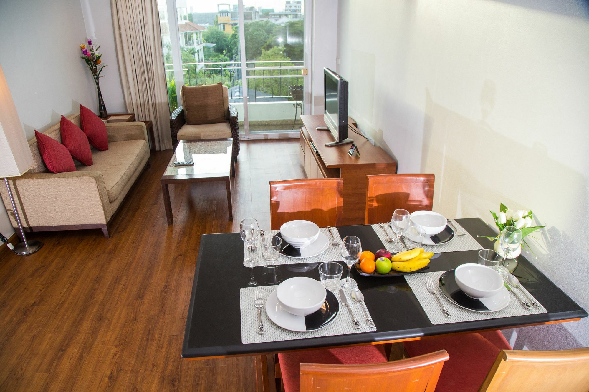 Patio Luxury Suites Bangkok Extérieur photo